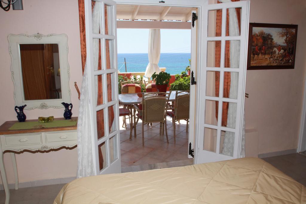 Aristotelis-Nikos Paramonas Studios Habitación foto