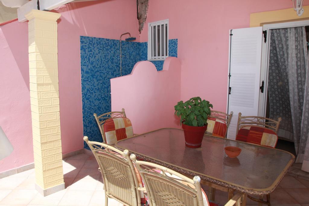 Aristotelis-Nikos Paramonas Studios Habitación foto
